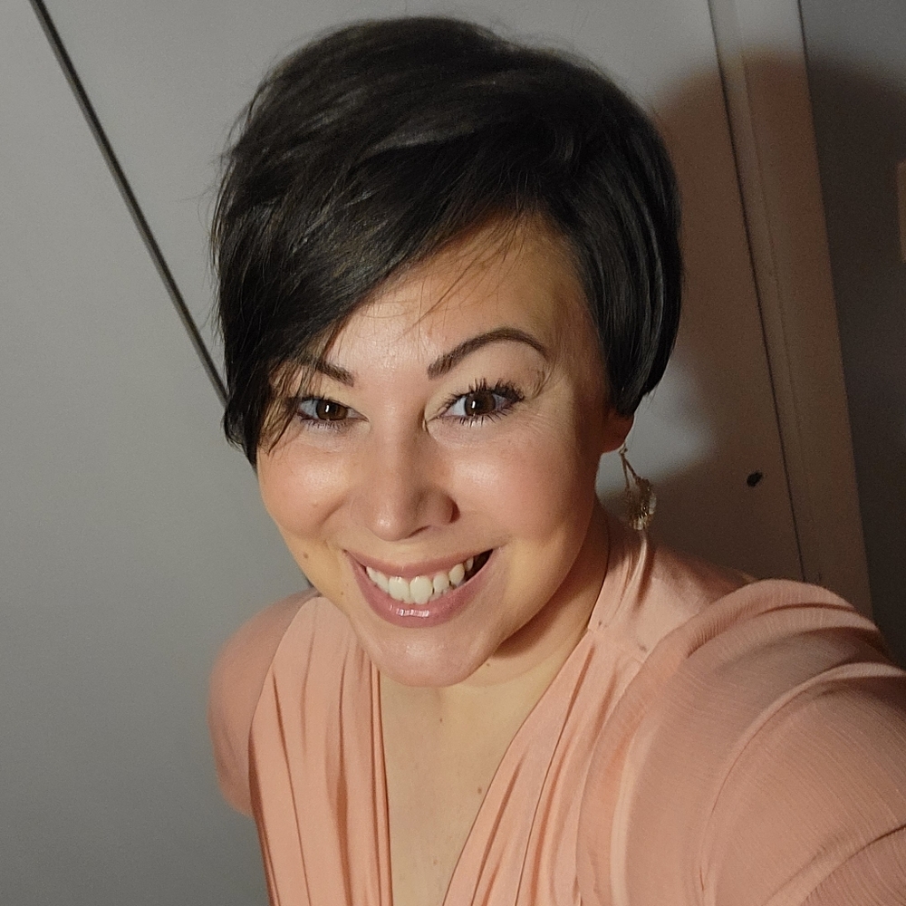 I'm Jenni! Thanks for checking out my closet! Bundle to save!! 🥰😘